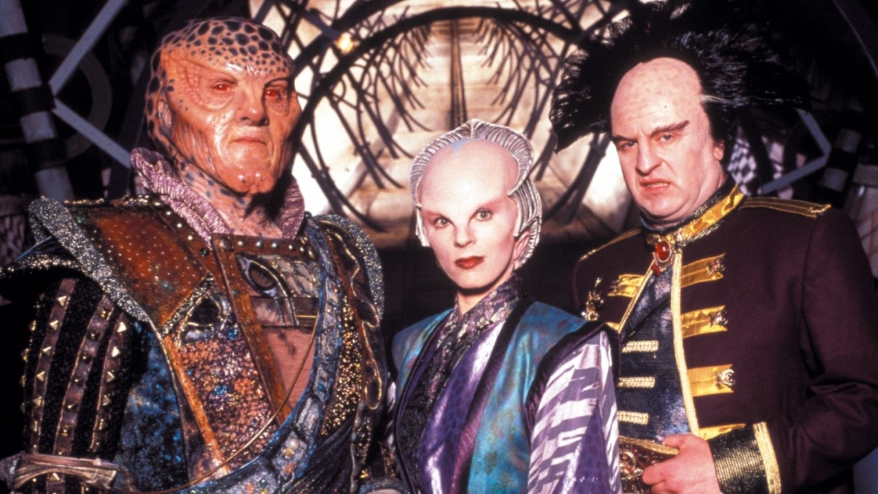 Pare tudo e vá assistir Babylon 5!